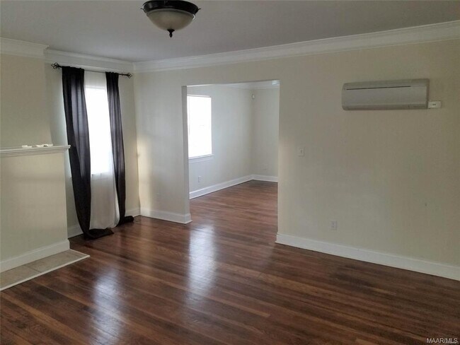 Foto del edificio - 301 N Capitol Pkwy