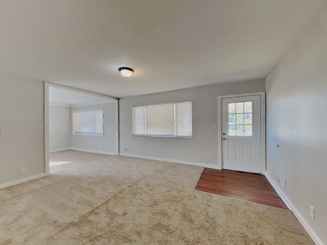 Building Photo - 7 Lucas St