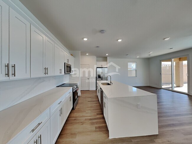 Building Photo - 11165 Magallanes St