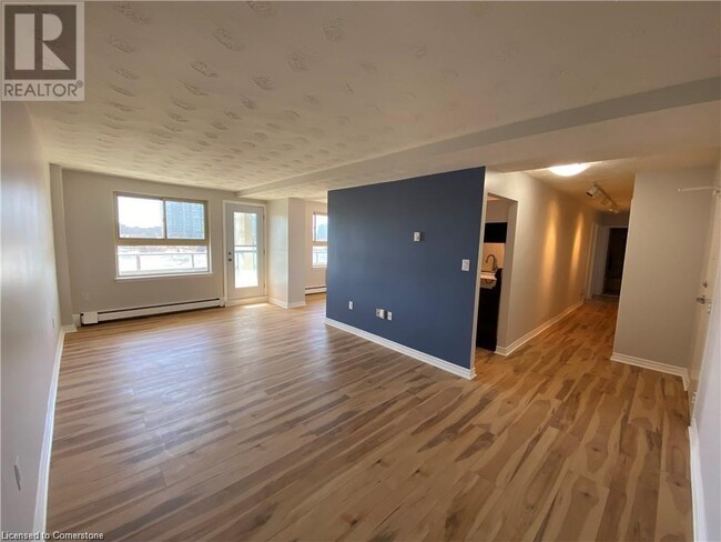 Photo du bâtiment - 58 Bridgeport Rd E