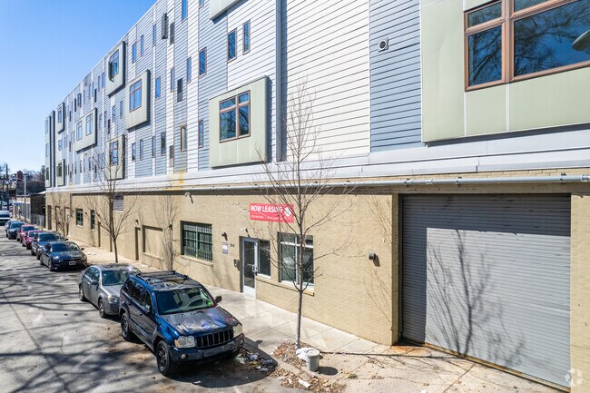 Garage - 525-547 E Armstrong St