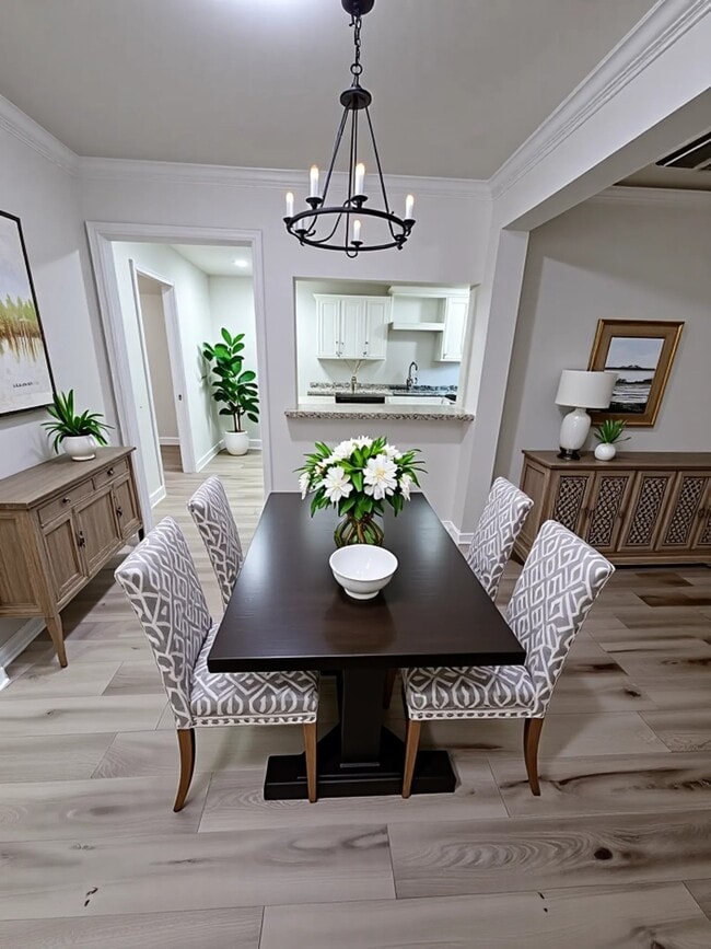 Building Photo - 5451 Oriole St