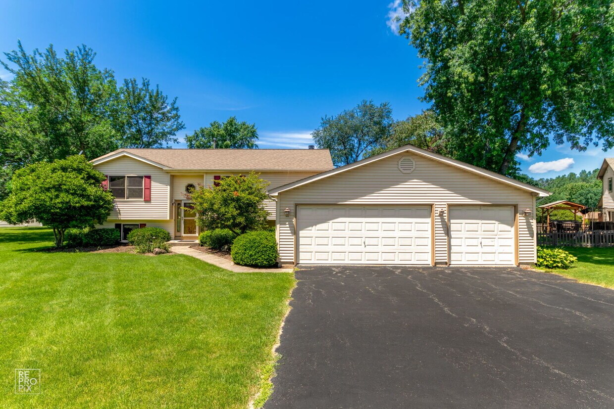 Primary Photo - 3611 Fawn Grove