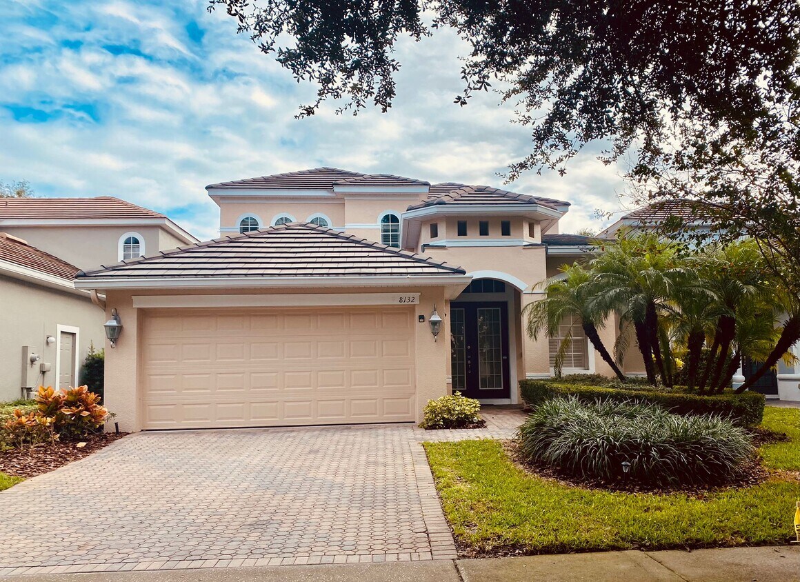 Primary Photo - 8132 Vía Bella Notte