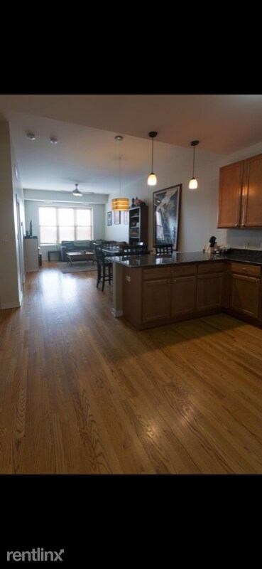 Foto del edificio - 2510 W Irving Park Rd