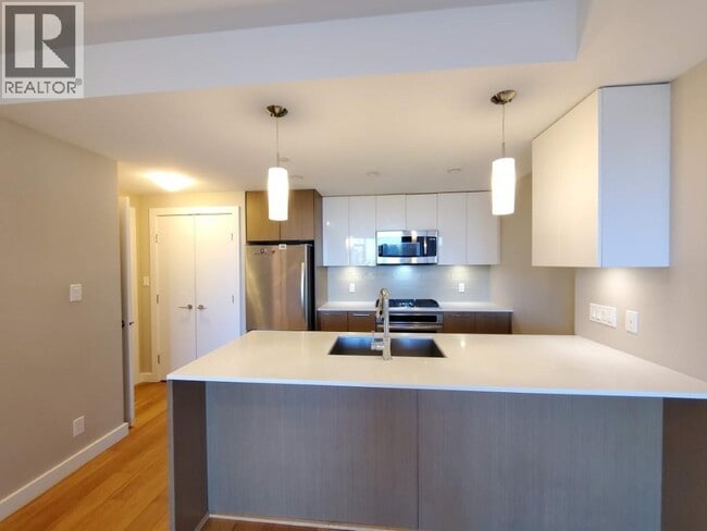 Building Photo - 5511 Hollybridge Way