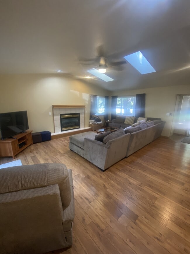 Building Photo - 1728 Mohican Dr