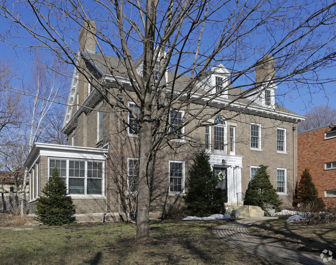 Primary Photo - Bell House