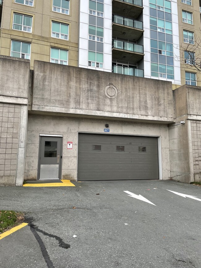 Building Photo - 2677 Gladstone St