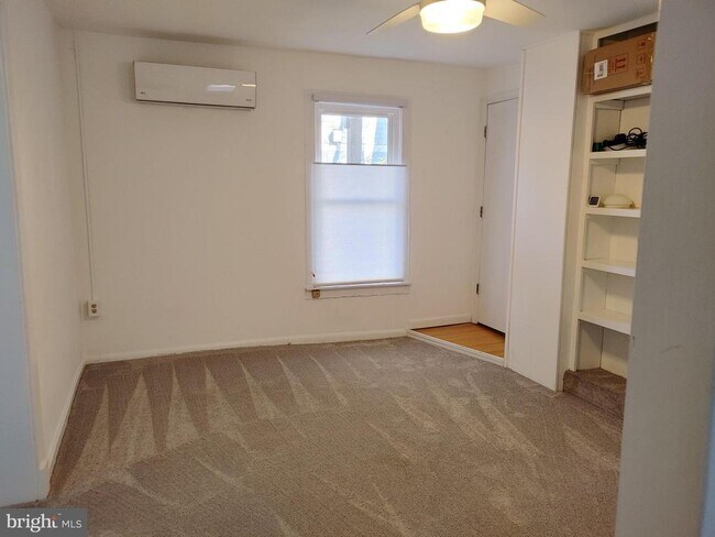 Foto del edificio - 7218 Maple Ave