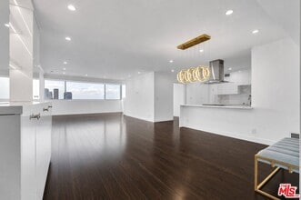 Building Photo - 865 Comstock Ave