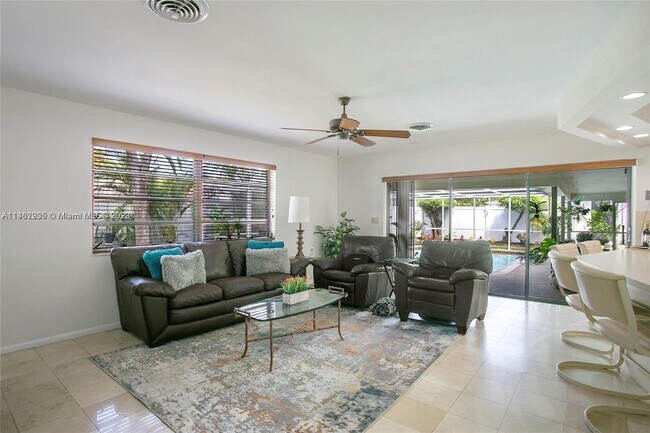 Foto del edificio - 8491 Gatehouse Rd