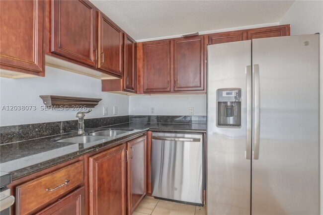 Foto del edificio - 5271 SW 8th St