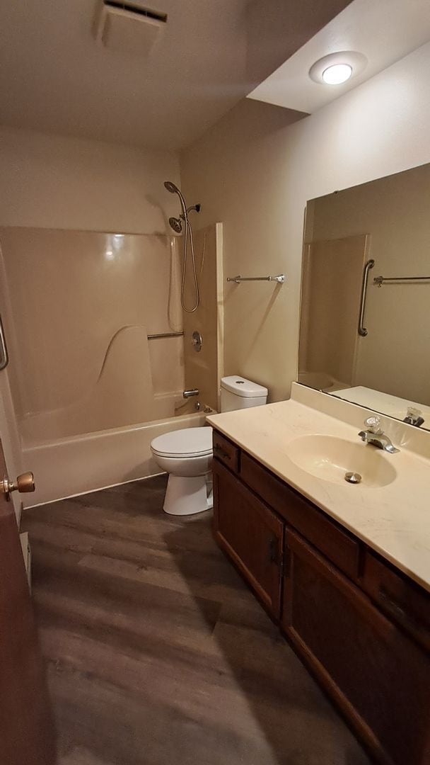 Building Photo - 6006 Boxwood Dr