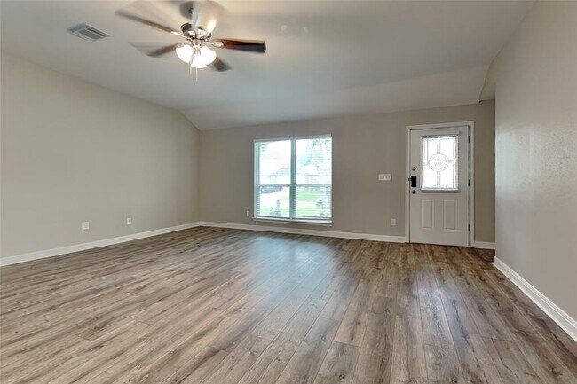 Foto del edificio - 3912 Ashwood Dr