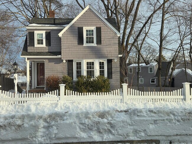 Building Photo - 60 Park St