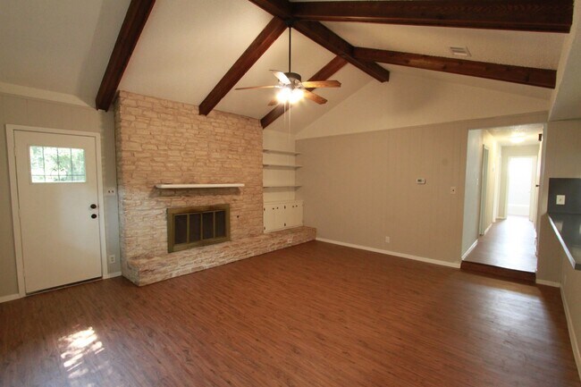 Building Photo - East Austin 4BR Gem on Cul-de-Sac w/ Spacious Lot & Updates