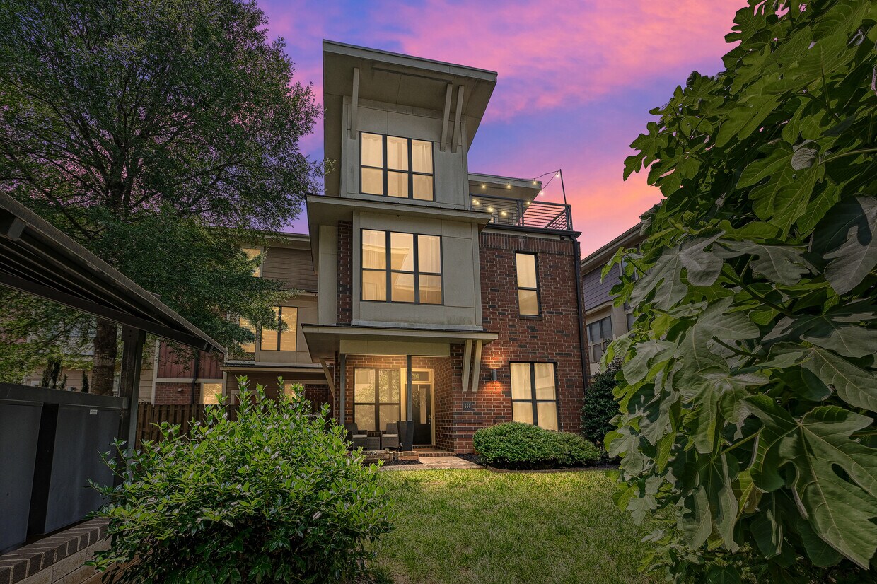 Foto principal - 956 Warren Burgess Ln