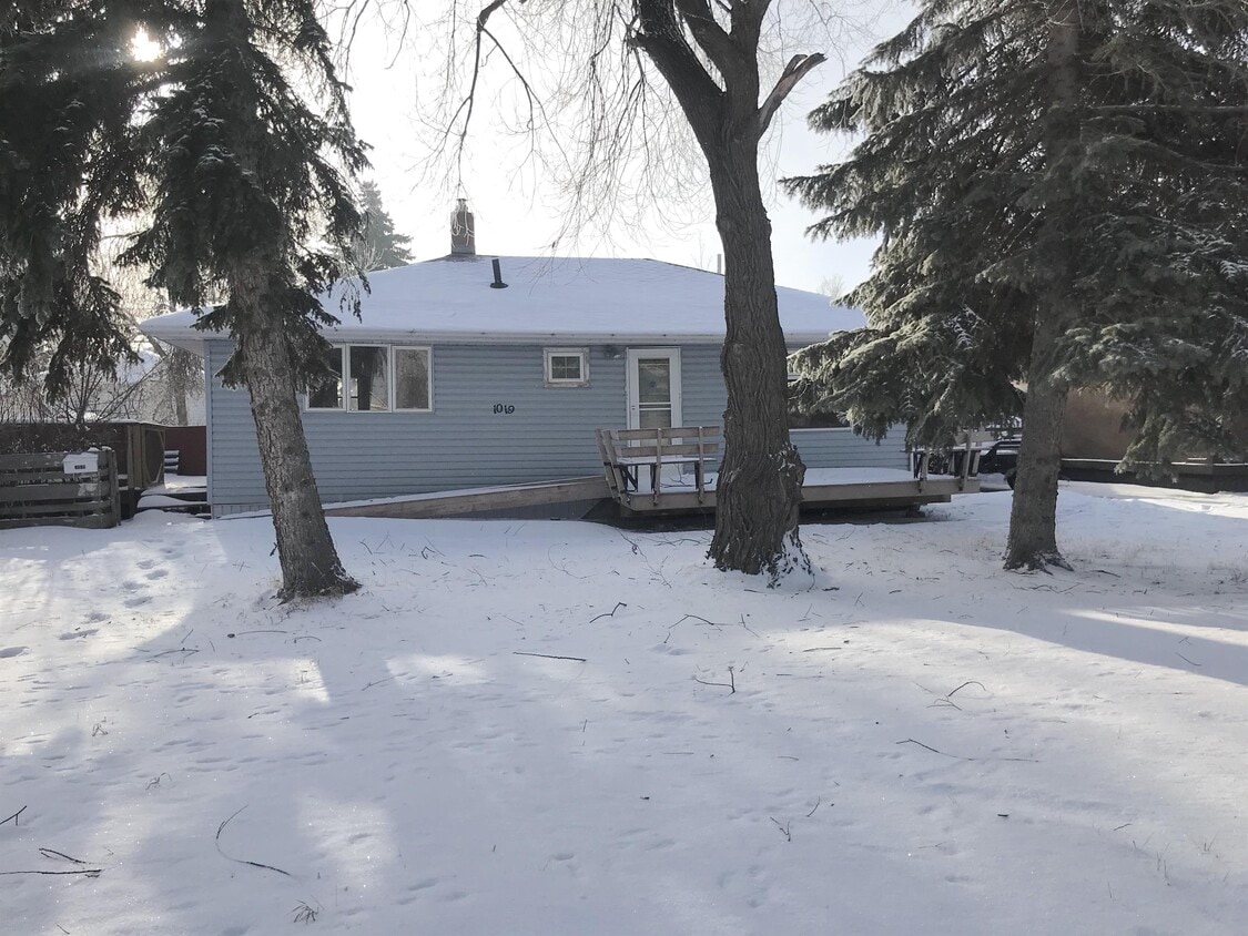 Primary Photo - 1019 10th Ave