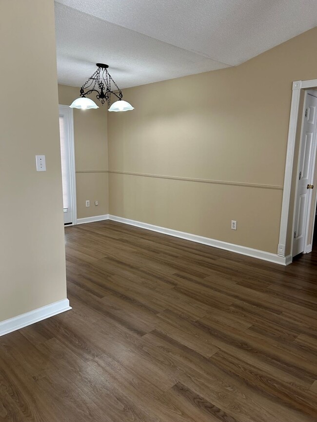 Building Photo - 1004 Mimosa Ln