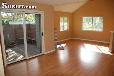 Building Photo - 876 Newport Cir