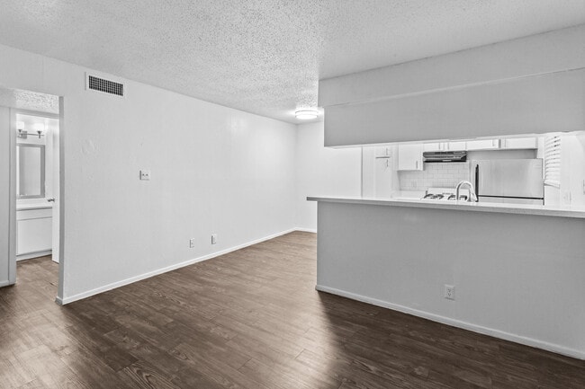 Building Photo - Miller Square & Spanish Trails