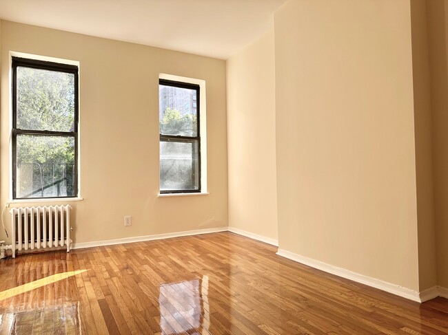 Building Photo - 414 E 83rd St