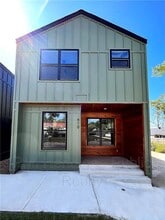 Building Photo - 610 N 6th St