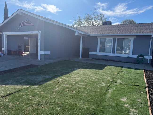 Building Photo - 4981 Dawson Dr