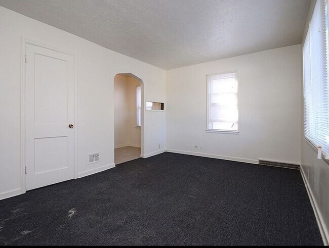 Building Photo - Two Bedroom House Available Now!!