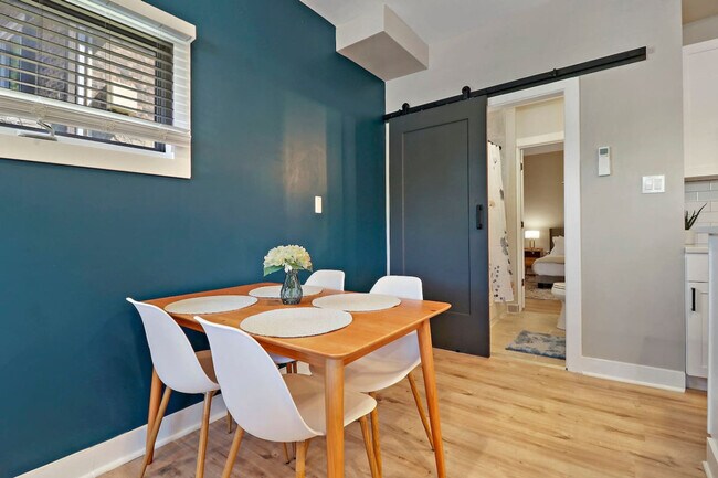 Foto del edificio - 5015 Main St