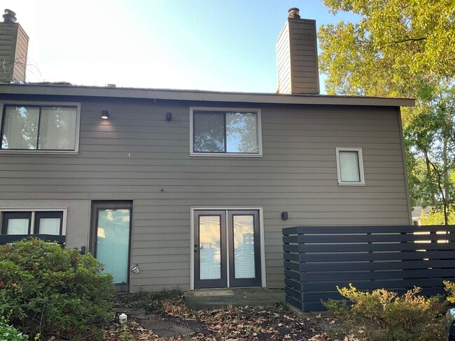 Building Photo - 1828 Eagle Branch Cove