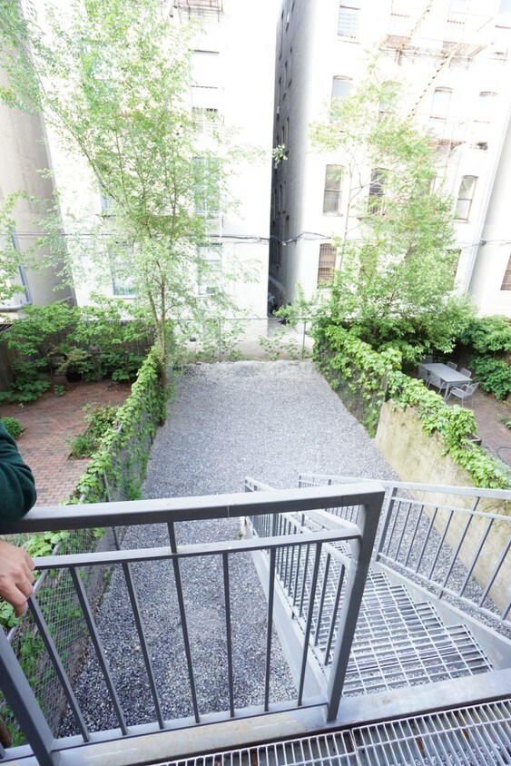Primary Photo - 255 West 121st Street