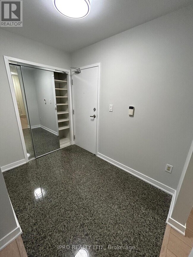 Building Photo - 10-610 Navy Wharf Ct