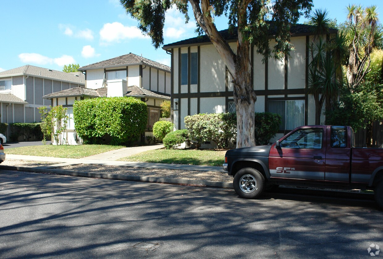 Foto del edificio - 1657 Brookvale Dr