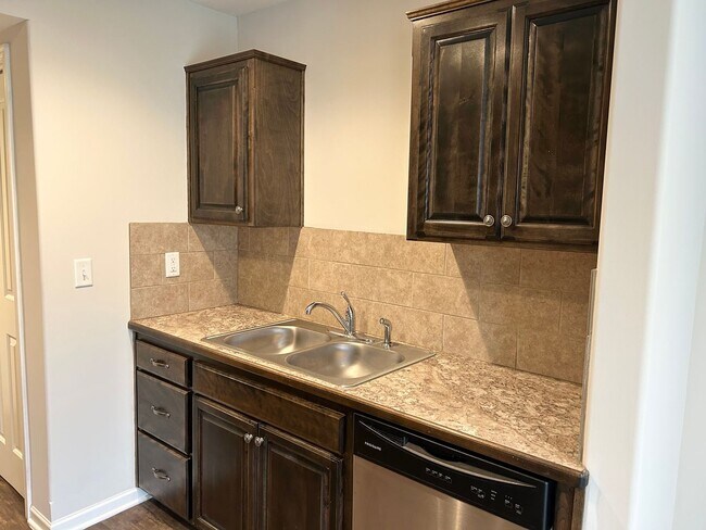 Foto del edificio - 3 Bed Townhome in Grain Valley