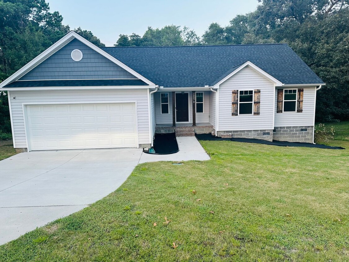 Primary Photo - Stunning 4 Bedroom, 2 Bathroom Home - Tupe...