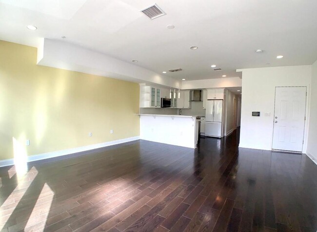 living room toward to kitchen - 1213 Noble St