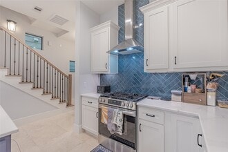 Building Photo - 406 Fenn St