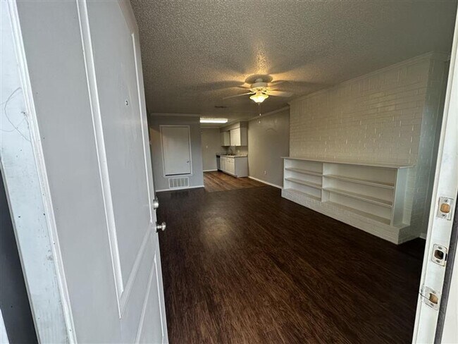 Foto del edificio - 8320 Cambridge Rd