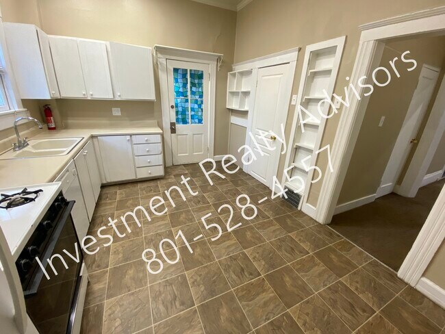 Building Photo - 659 E 200 S