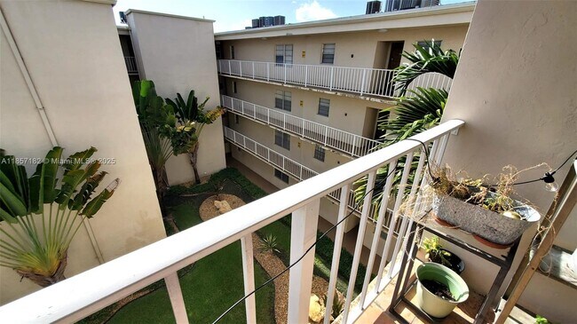 Foto del edificio - 7757 SW 86th St