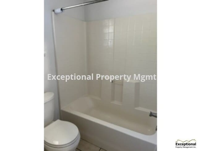 Building Photo - 3 Bedroom 2 bath 1 car garage Duplex Comin...