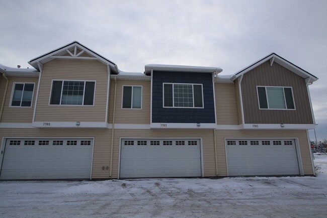 Building Photo - 3 Bedroom Condo close to JBER!