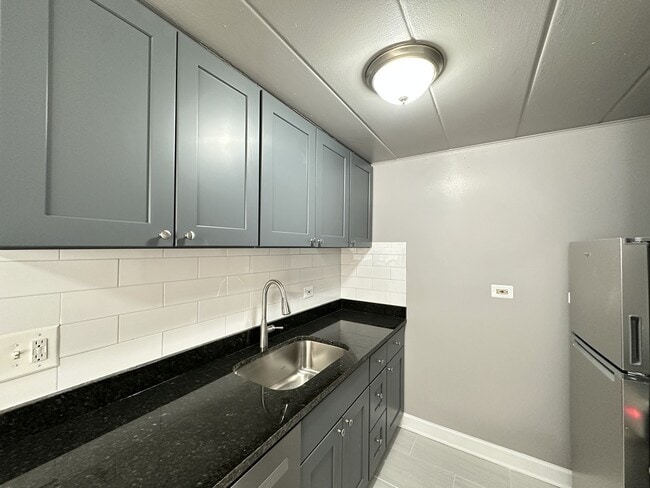 Building Photo - 9620 Ivanhoe Ave