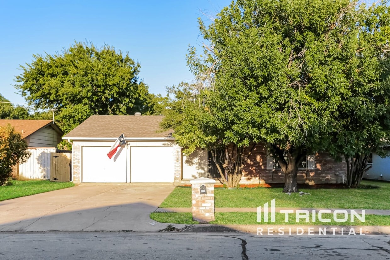 Primary Photo - 7300 Echo Hill Dr