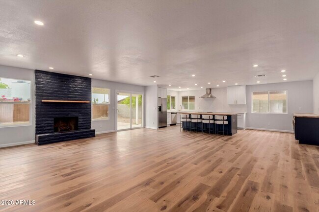 Foto del edificio - 10705 E Mercer Ln