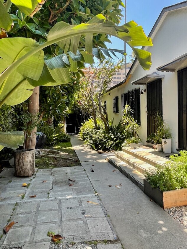 Foto principal - 543 Washington Blvd