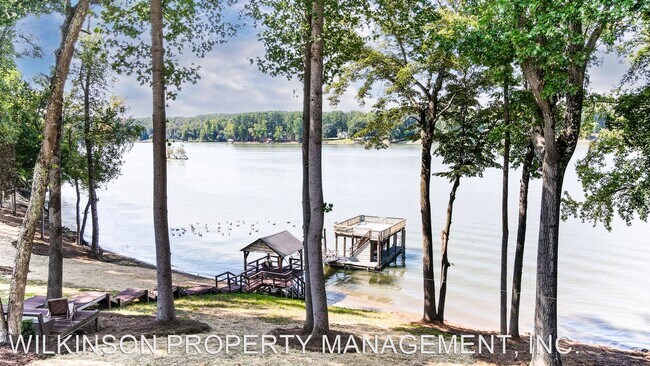Foto del edificio - 5636 Plantation Ridge Rd