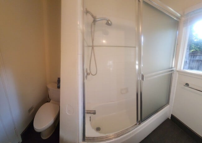 Building Photo - Super close to Poly- Off of Grand Avenue entrance to Cal Poly VERY CLOSE!!!